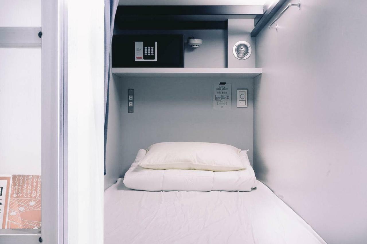 Book And Bed Tokyo Shinsaibashi Hostel Osaka Luaran gambar