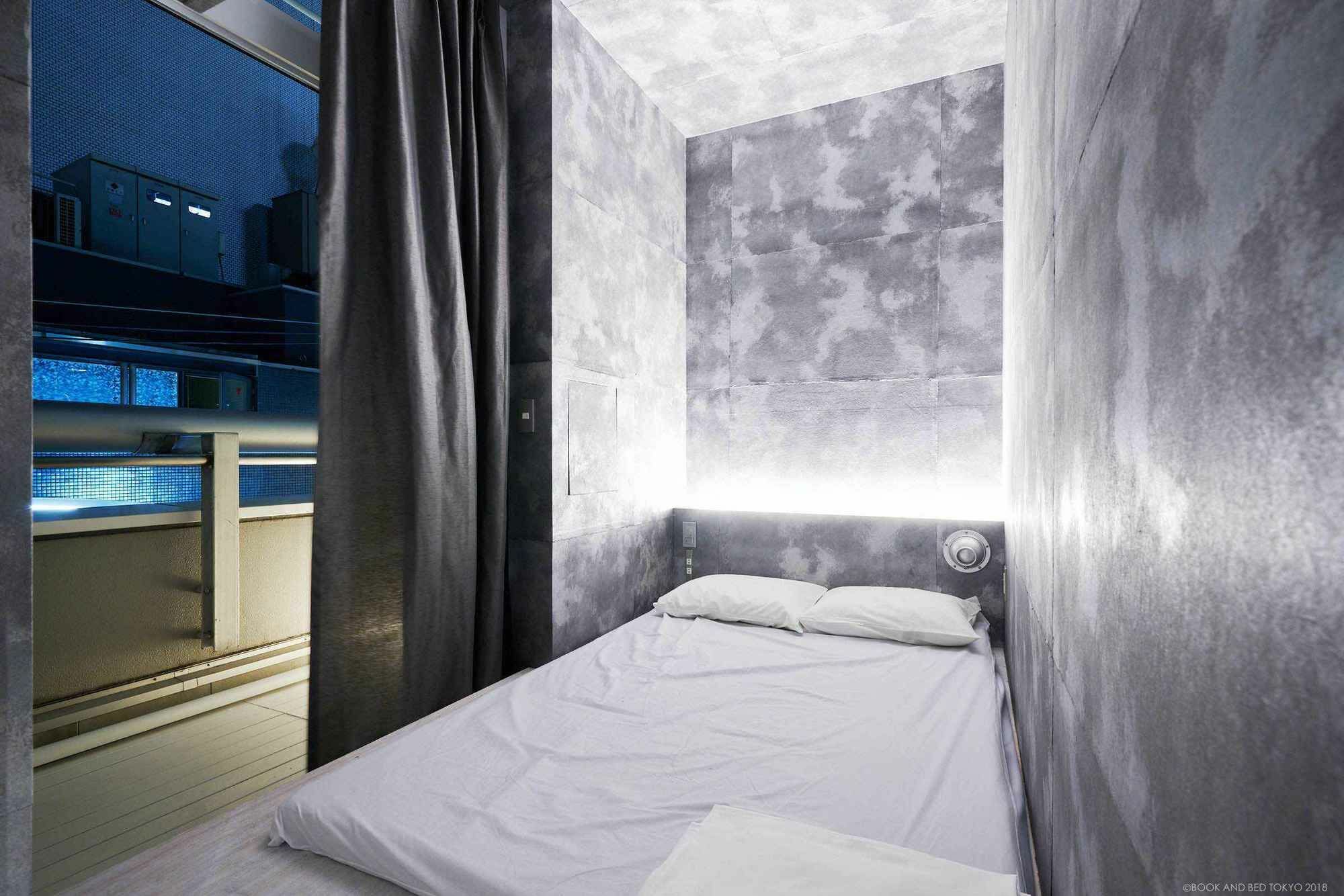 Book And Bed Tokyo Shinsaibashi Hostel Osaka Luaran gambar
