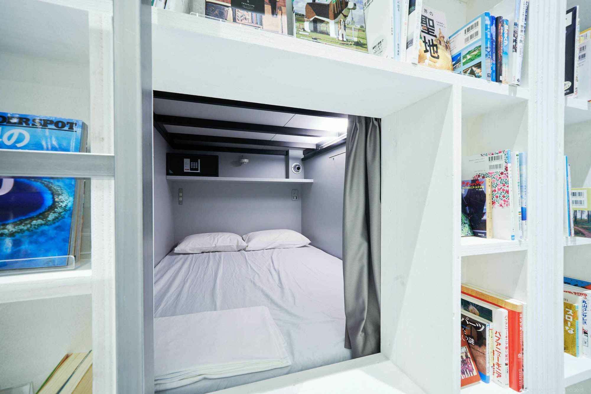 Book And Bed Tokyo Shinsaibashi Hostel Osaka Luaran gambar